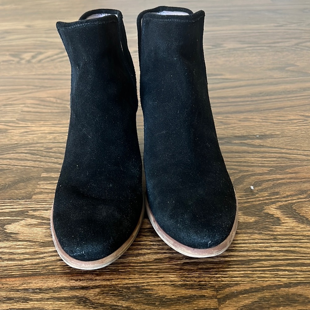 Hinge ankle boots